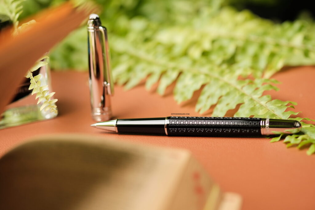 Bút Montblanc Meisterstück Solitaire Doue Signum – một dấu lặng tinh tế giữa rừng ngôn ngữ xa hoa của giới viết lách. 20 Bút Montblanc Meisterstuck Solitaire Doue Signum Rollerball Pen 08576 - but montblanc meisterstuck solitaire doue signum rollerball pen 8577
