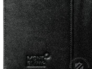 Ví Leather Goods Meisterstuck Classic Business Card Holder With Guesset 7167 được làm từ chất liệu da bò màu đen bóng độc đáo. Thiết kế chiếc ví bên trong được lót lớp vải jacquard với logo Montblanc in nổi cùng với 2 ngăn đựng danh thiếp, 2 ngăn nhỏ bổ sung và kèm 1 túi sau. Kích thước của chiêc ví là 7 * 10.5cm. Chiếc ví có tại cửa hàng là hàng chính hãng mới nguyên hộp. 7 Ví Leather Goods Meisterstuck Business Card Holder With Guesset 7167 - vi leather goods meisterstuck business card holder with guesset 7170