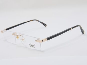 Thời điểm mới ra mắt, Montblanc bán chiếc gọng kính này với mức giá khá đắt, 790 USD, có lẽ là do một phần gọng kính được chế tác hoàn toàn thủ công bằng gỗ tự nhiên, kết hợp nhựa vân đồi mồi khá đẹp và nam tính. Hiện tại, giá của mẫu này đã hạ nhiệt phần nào nhưng vẫn nằm trong nhóm những mẫu gọng kính đắt nhất của Montblanc trong các cửa hàng ở Việt Nam. 6 Gọng kính Montblanc Frames Eyeglassed 390 - gong kinh montblanc frames eyeglassed 393 scaled
