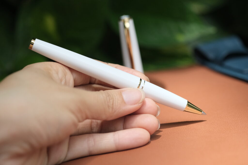 Bút Montblanc PIX White Rollerball Pen 117658 - but montblanc pix white rollerball pen 117658