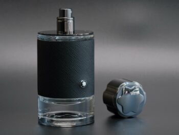 Mang Bên ngoài là một vỏ bọc màu đen quyến rũ, mẫu nước hoa này còn chứa đựng một mùi hương mang đến cảm giác phóng khoáng, tự nhiên và cho chúng ta cảm giác như đang đi bộ trên một chặng đường phiêu lưu hùng vĩ. 6 Nước hoa nam Montblanc Explorer Eau de Parfum 100 ml 124069 - nuoc hoa nam montblanc explorer eau de parfum 100 ml 124071 scaled