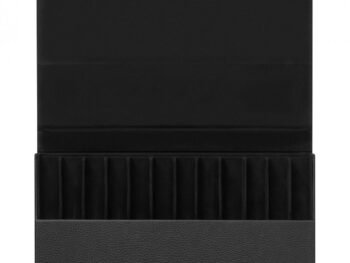 Bao da bút Montblanc Meisterstuck Soft Grain 12 Pen Pouch 118741 được làm từ chất liệu da bê mềm màu đen gia công tại Italy, có thể lưu trữ 12 bút với nhiều kích thước, không thể thiếu với bất kỳ nhà sưu tập bút Montblanc nào. Bao da có kích thước 31.5 * 17.5 * 3 cm. 8 Bao da bút Montblanc Meisterstuck Soft Grain 12 Pen Pouch 118741 - bao da but montblanc meisterstuck soft grain 12 pen pouch 118746