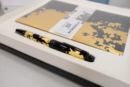 Bộ set bút quà tặng Montblanc Meisterstuck Solitaire Calligraphy Gold Leaf Rollerball Pen & sổ da