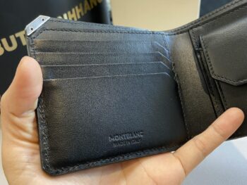 Ví Montblanc Meisterstuck Urban Unisex Wallet 4cc With Coin Case 124094 được chế tác bằng da thật mềm màu đen bởi những nghệ nhân tại Ý. 9 Ví Montblanc Meisterstuck Urban Unisex Wallet 4cc With Coin Case 124094 - vi montblanc meisterstuck urban unisex wallet 4cc with coin case 124096