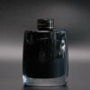 Montblanc Legend Eau De Parfum tiếp nối sự thành công của dòng nước hoa Legend từ năm 2011, phiên bản này là một phiên bản mạnh mẽ, nổi bật và vô cùng ấn tượng ở mùi hương của mình. Mở đầu là sự hài hoà của hương cam bergamot và lá violet mang lại cảm giác nhẹ nhàng nhưng không kém phần gợi cảm. Mùi hương của Legend Eau De Parfum được bung toả ở tầng hương giữa với mùi hoa nhài thanh khiết, mộc lan và mùi gỗ ấm nồng tạo nên sức cuốn khó cưỡng. Sự mạnh mẽ, nam tính được nhấn mạnh ở tầng hương cuối khi mùi của rêu sồi và da thuộc kết hợp khiến sức hút lịch lãm của người đàn ông trở nên không thể chối từ. 10 Nước hoa nam Montblanc Legend Eau de Parfum 100 ml - nuoc hoa montblanc mens explorer ultra blue edp body spray 100ml 128809