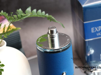 Mang trong mình một màu xanh đầy mạnh mẽ, Montblanc Men’s Explorer Ultra Blue thể hiện được sự nam tính, sức lôi cuốn đầy tinh tế thông qua mùi hương của mình. Hương nước hoa mang theo cảm xúc của những chuyến phiêu lưu và sự tự do, phóng khoáng. Khi sử dụng Explorer Ultra Blue, sự tươi mát của trái cây(cam Bergamot Sicily, hương trái cây, tiêu hồng) có thể đánh cắp cảm xúc của bạn ngay từ lần xịt đầu tiên. Sau đó, mùi hương(hương của biển, long diên hương) nhanh mang chúng ta đến vùng biển mát lành và đầy sảng khoái. Và cuối cùng Explorer Ultra Blue làm trầm đi cái mát lành, sảng khoái đó bằng mùi gỗ, hoắc hương Indonesia, mùi da thuộc. Tất cả như một cuộc hành trình có đi có về và đầy cảm xúc. Với ngoại hình bắt mắt, sang trọng và nam tính, cùng mùi hương dễ dàng gây lưu luyến, Montblanc Men’s Explorer Ultra Blue là một trong những hương nước hoa vô cùng thu hút. Sản phẩm hiện đang có sẵn tại cửa hàng, phù hợp làm quà tặng. 17 Nước hoa Montblanc Men's Explorer Ultra Blue EDP Body Spray 100ml 128801 - nuoc hoa montblanc mens explorer ultra blue edp body spray 100ml 128812
