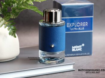 Mang trong mình một màu xanh đầy mạnh mẽ, Montblanc Men’s Explorer Ultra Blue thể hiện được sự nam tính, sức lôi cuốn đầy tinh tế thông qua mùi hương của mình. Hương nước hoa mang theo cảm xúc của những chuyến phiêu lưu và sự tự do, phóng khoáng. Khi sử dụng Explorer Ultra Blue, sự tươi mát của trái cây(cam Bergamot Sicily, hương trái cây, tiêu hồng) có thể đánh cắp cảm xúc của bạn ngay từ lần xịt đầu tiên. Sau đó, mùi hương(hương của biển, long diên hương) nhanh mang chúng ta đến vùng biển mát lành và đầy sảng khoái. Và cuối cùng Explorer Ultra Blue làm trầm đi cái mát lành, sảng khoái đó bằng mùi gỗ, hoắc hương Indonesia, mùi da thuộc. Tất cả như một cuộc hành trình có đi có về và đầy cảm xúc. Với ngoại hình bắt mắt, sang trọng và nam tính, cùng mùi hương dễ dàng gây lưu luyến, Montblanc Men’s Explorer Ultra Blue là một trong những hương nước hoa vô cùng thu hút. Sản phẩm hiện đang có sẵn tại cửa hàng, phù hợp làm quà tặng. 15 Nước hoa Montblanc Men's Explorer Ultra Blue EDP Body Spray 100ml 128801 - nuoc hoa montblanc mens explorer ultra blue edp body spray 100ml 128814