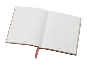 Sổ da Montblanc Fine Stationery Notebook 146 Hadrian Lined 119524 với chất liệu là da thật màu đỏ, được sản xuất tại Ý, chất liệu giấy 100% cellulose, không tráng phủ, thân thiện với môi trường. Thiết kế giấy kẻ sọc ngang, kích thước 150*210mm, định lượng 85g/m2. 5 Sổ da Montblanc Fine Stationery Notebook 146 Hadrian Lined 119524 - so da montblanc fine stationery notebook 146 wrapped purde 119515