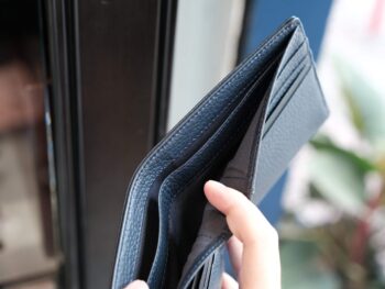Ví MontblanVí da Montblanc Meisterstuck Soft Grain Blue Wallet 6cc 116740 được chế tác bằng da thật mềm màu xanh đen bởi những nghệ nhân tại Ý. 10 Ví da Montblanc Meisterstuck Soft Grain Blue Wallet 6cc 116740 - Ảnh 4