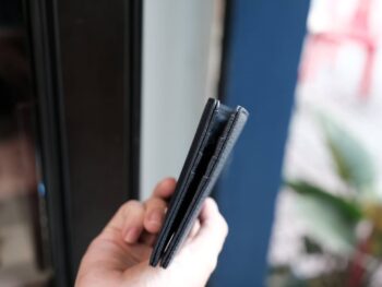 Ví MontblanVí da Montblanc Meisterstuck Soft Grain Blue Wallet 6cc 116740 được chế tác bằng da thật mềm màu xanh đen bởi những nghệ nhân tại Ý. 13 Ví da Montblanc Meisterstuck Soft Grain Blue Wallet 6cc 116740 - Ảnh 7