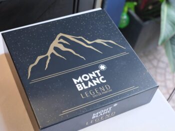 Bộ quà tặng nước hoa bạn thấy trong hình là phiên bản được Montblanc thiết kế bao gồm chai nước hoa Legend Eau De Parfum Vaporisateur 100ml, một tuýp dưỡng da sau cạo Baume Apres-Rasage 100ml và một tuýp gel tắm Douche Integral 100ml. Bộ set chăm sóc cho vẻ ngoài nam tính của những quý ông lịch lãm, tăng phần cuốn hút, quyến rũ và mang lại mùi hương không thể tuyệt vời hơn. 7 Bộ quà tặng nước hoa LEGEND EAU DE PARFUM POUR HOMME - FOR MEN - bo qua tang nuoc hoa legend eau de parfum pour homme for men 4 scaled