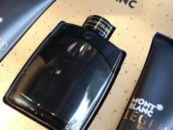 Bộ quà tặng nước hoa bạn thấy trong hình là phiên bản được Montblanc thiết kế bao gồm chai nước hoa Legend Eau De Parfum Vaporisateur 100ml, một tuýp dưỡng da sau cạo Baume Apres-Rasage 100ml và một tuýp gel tắm Douche Integral 100ml. Bộ set chăm sóc cho vẻ ngoài nam tính của những quý ông lịch lãm, tăng phần cuốn hút, quyến rũ và mang lại mùi hương không thể tuyệt vời hơn. 11 Bộ quà tặng nước hoa LEGEND EAU DE PARFUM POUR HOMME - FOR MEN - bo qua tang nuoc hoa legend eau de parfum pour homme for men scaled