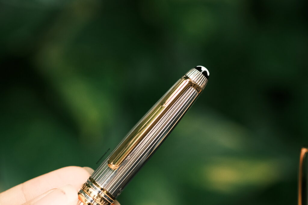 Montblanc Meisterstuck Solitaire Sterling Silver Vermeil – cái tên gợi lên một chuẩn mực của sự tinh tế, dành cho những ai coi viết lách là một nghệ thuật sống. 15 Bút Montblanc Meisterstuck Solitaire Sterling Silver Vermeil BallPoint Pen 13852 - DSCF0949