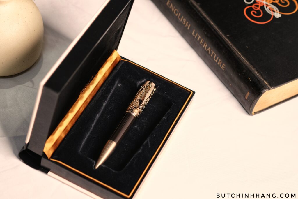 Mở Hộp Mẫu Bút Montblanc Writers Limited Edition Carlo Collodi Ballpoint Pen DSCF4315 01