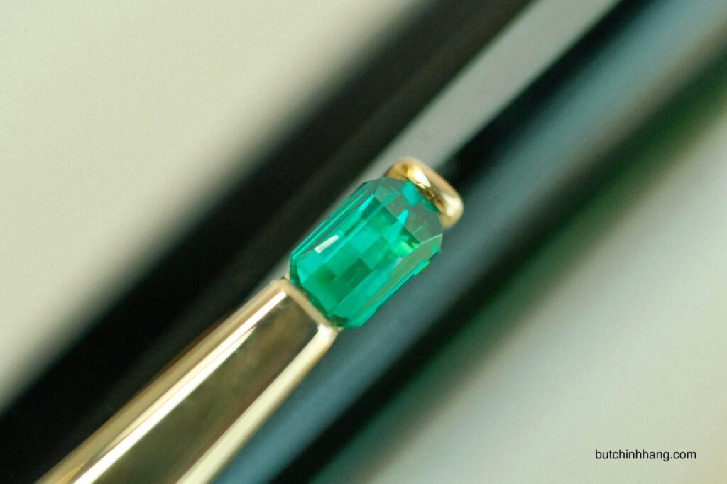 Mẫu Bút Montblanc Boheme Vert BallPoint Vẻ Đẹp Từ Đá Quý - mau but montblanc boheme vert ballpoint ve dep tu da quy 2