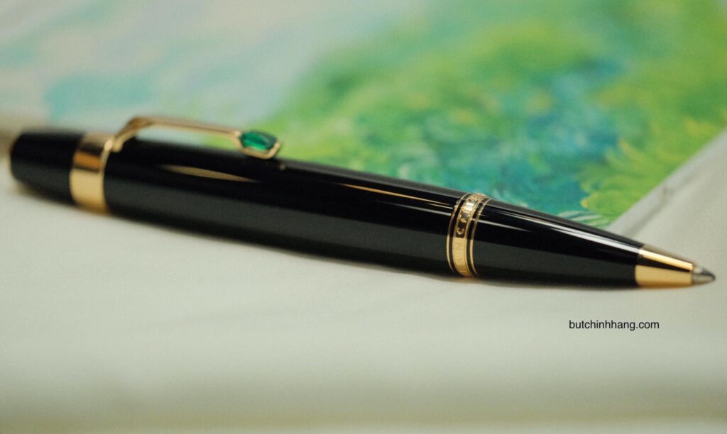 Mẫu Bút Montblanc Boheme Vert BallPoint Vẻ Đẹp Từ Đá Quý - mau but montblanc boheme vert ballpoint ve dep tu da quy 3