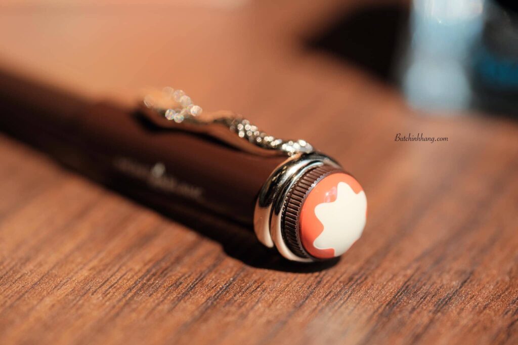 Viên Đá Quý Trong Đôi Mắt Của Montblanc Heritage Rouge & Noir Tropic Brown Special Edition - vien da quy trong doi mat cua montblanc heritage rouge noir tropic brown special edition