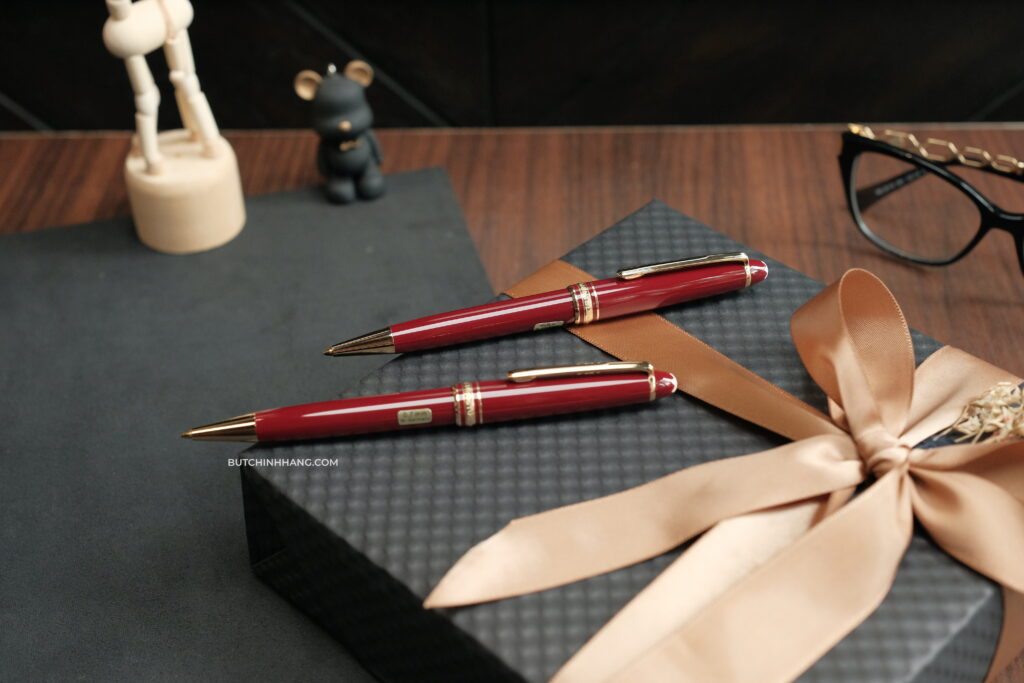 Bộ đôi Meisterstuck Classique Burgundy bút chì và bi xoay vô cùng đáng giá để sưu tầm - 2EAED4E7 5CB3 4C15 8D96 E5B0057252B5 1 201 a