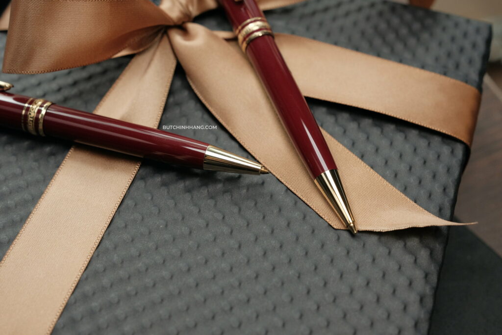 Bộ đôi Meisterstuck Classique Burgundy bút chì và bi xoay vô cùng đáng giá để sưu tầm - bo doi meisterstuck classique burgundy but chi va bi xoay vo cung dang gia de suu tam 1