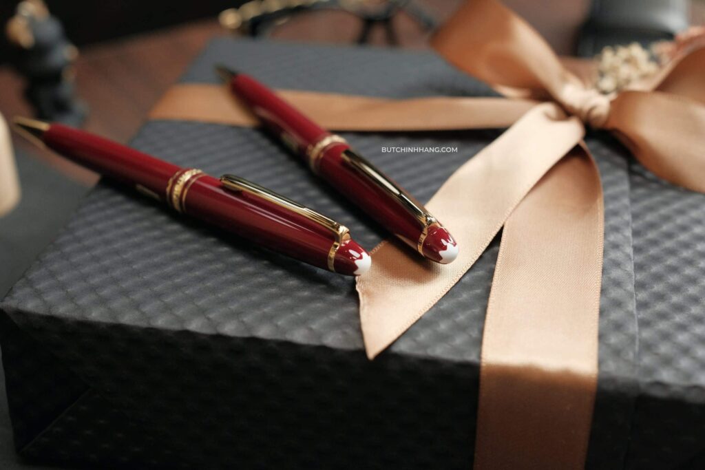 Bộ đôi Meisterstuck Classique Burgundy bút chì và bi xoay vô cùng đáng giá để sưu tầm - bo doi meisterstuck classique burgundy but chi va bi xoay vo cung dang gia de suu tam