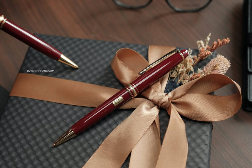 Bộ đôi Meisterstuck Classique Burgundy bút chì và bi xoay vô cùng đáng giá để sưu tầm - bo doi meisterstuck classique burgundy but chi va bi xoay vo cung dang gia de suu tam 3