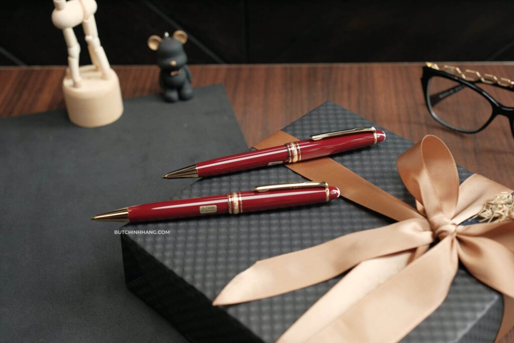 Bộ đôi Meisterstuck Classique Burgundy bút chì và bi xoay vô cùng đáng giá để sưu tầm - bo doi meisterstuck classique burgundy but chi va bi xoay vo cung dang gia de suu tam 4