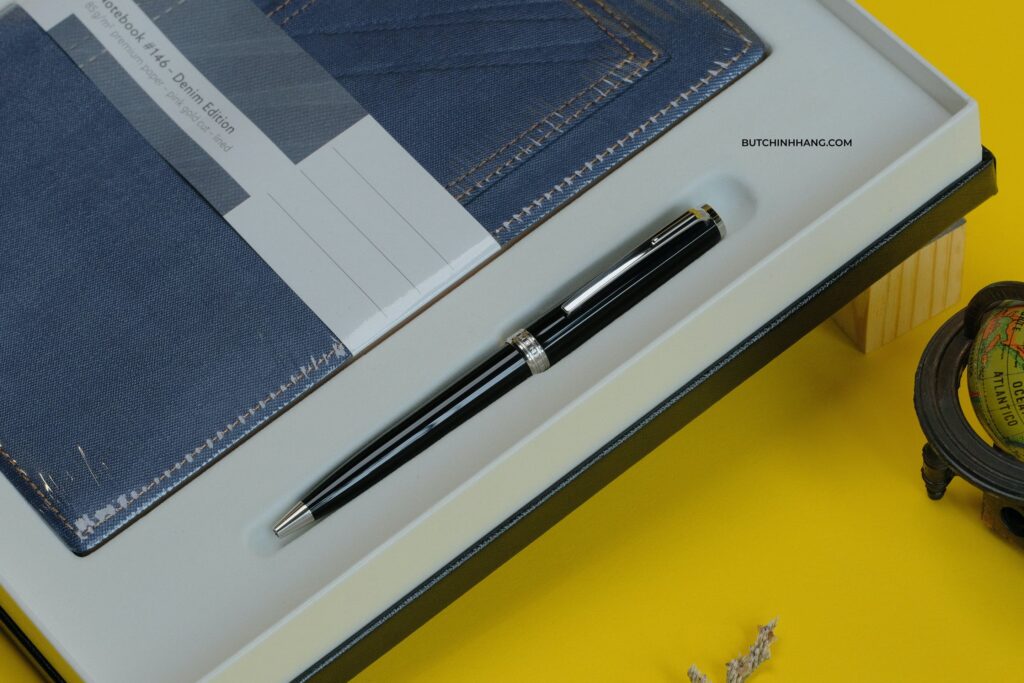 Bộ sản phẩm kết hợp giữa một Montblanc PIX và một sổ da Montblanc Fine Stationery - bo san pham ket hop giua mot montblanc pix va mot so da montblanc fine stationery 3