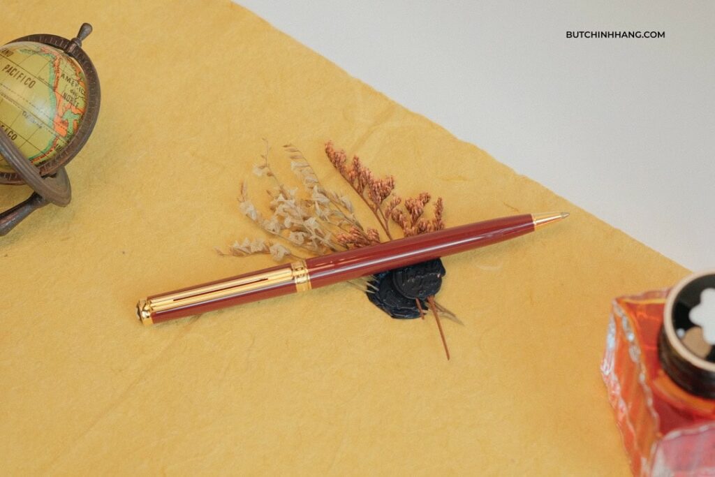 Montblanc Noblesse Oblige Red Resin mẫu bút Vintage đầy quý phái - montblanc noblesse oblige red resin mau but vintage day quy phai