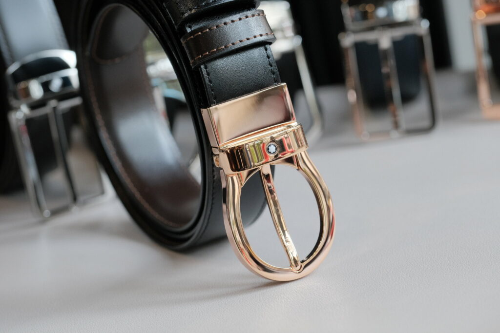 Nếu không phải là bút thì bạn có thể tìm gì khác từ Montblanc để làm quà tặng? - that lung montblanc rectangular black trapeze buckle belt 123896 3cm 10