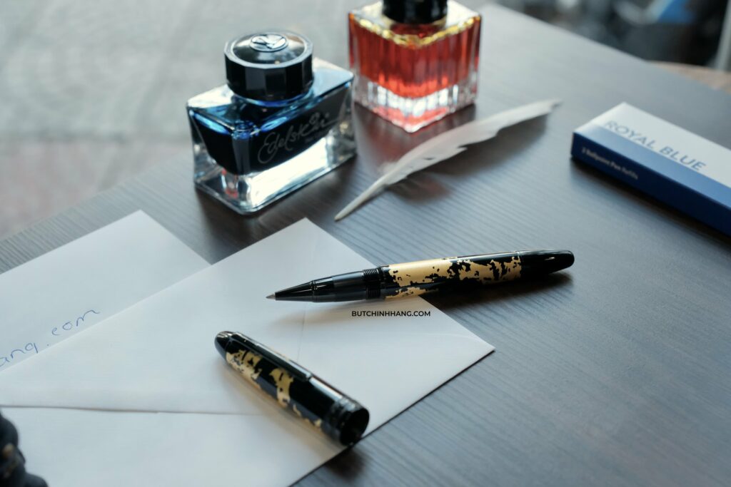 Từ nghệ thuật dát vàng lá thủ công của Nhật Bản đến mẫu bút đắt đỏ Montblanc Meisterstuck Solitaire Calligraphy Gold Leaf - tu nghe thuat dat vang la thu cong cua nhat ban den mau but dat do montblanc meisterstuck solitaire calligraphy gold leaf 1