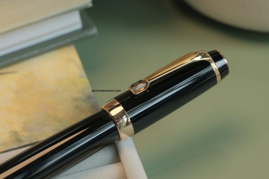 Viên đá topaz lấp lánh gắn liền với dòng bút Montblanc Boheme Marron  - vien da topaz lap lanh gan lien voi dong but montblanc boheme marron 2