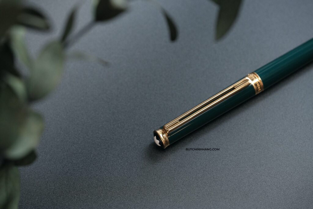 Màu xanh lục đầy mê hoặc đến từ mẫu bút Montblanc Noblesse Oblige Green Ballpoint Pen - DSCF5221