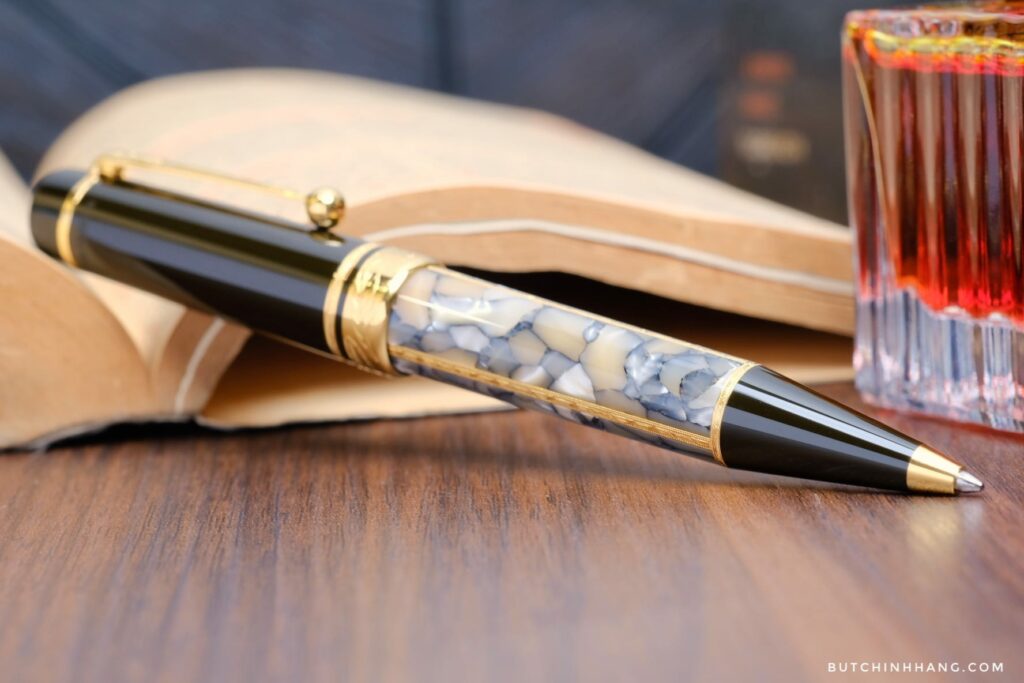 Alexandre Dumas Writers Edition Limited - Sự Cố Hy Hữu Đã Tạo Ra Một Phiên Bản Cực Kỳ Hiếm Trong Bộ Sưu Tập Bút Giới Hạn Montblanc - alexandre dumas writers edition limited su co hy huu da tao ra mot phien ban cuc ky hiem trong bo suu tap but gioi han montblanc 2