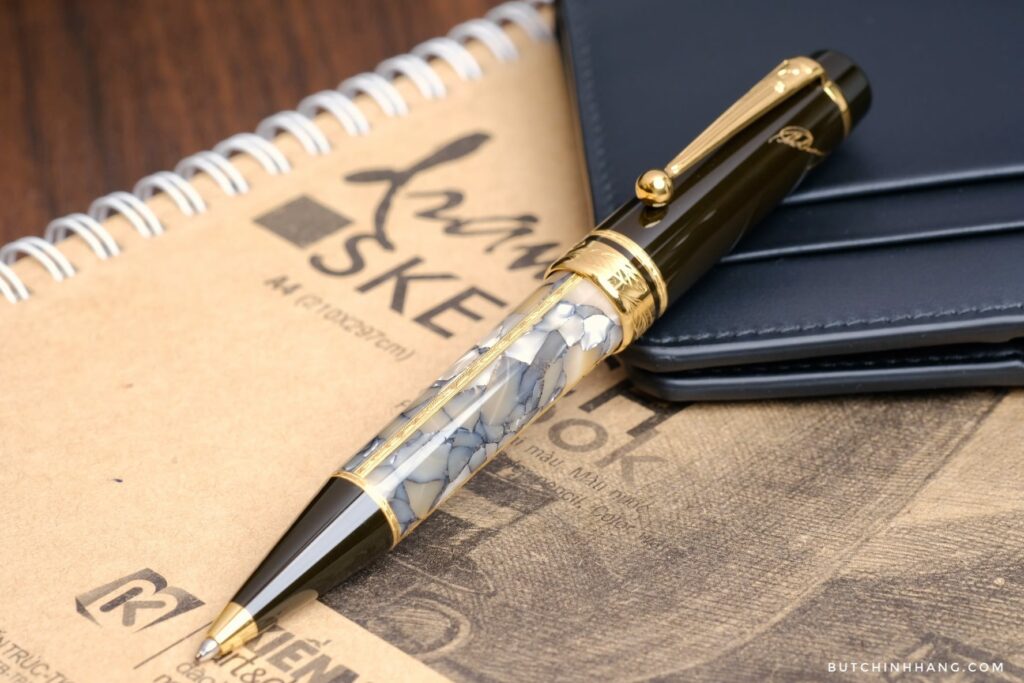 Alexandre Dumas Writers Edition Limited - Sự Cố Hy Hữu Đã Tạo Ra Một Phiên Bản Cực Kỳ Hiếm Trong Bộ Sưu Tập Bút Giới Hạn Montblanc - alexandre dumas writers edition limited su co hy huu da tao ra mot phien ban cuc ky hiem trong bo suu tap but gioi han montblanc 3