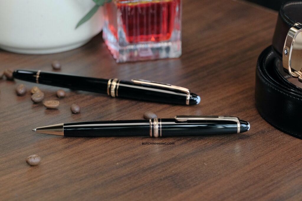 Bộ đôi Meisterstuck Classique Red Gold Ballpoint Pen và Rollerball Pen đầy tinh tế của Montblanc - bo doi meisterstuck classique red gold ballpoint pen va rollerball pen day tinh te cua montblanc 1