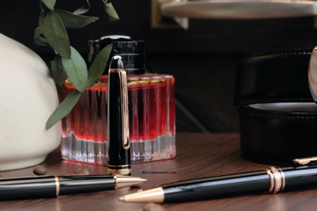 Bộ đôi Meisterstuck Classique Red Gold Ballpoint Pen và Rollerball Pen đầy tinh tế của Montblanc - bo doi meisterstuck classique red gold ballpoint pen va rollerball pen day tinh te cua montblanc