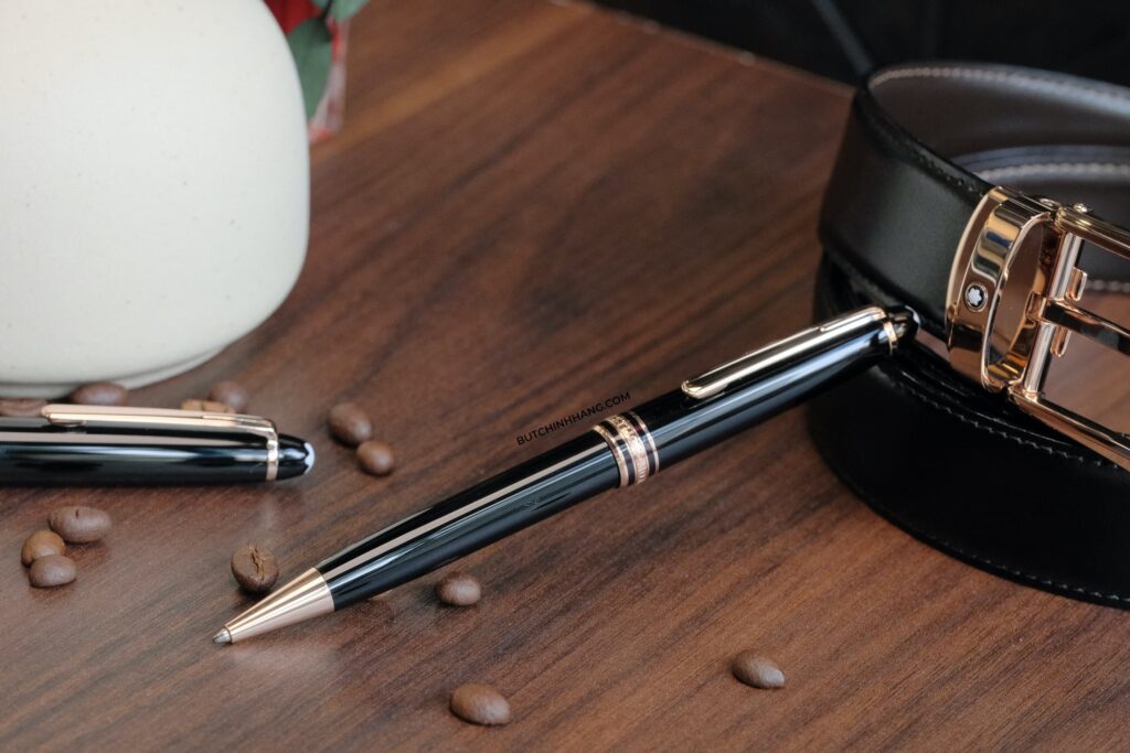 Bộ đôi Meisterstuck Classique Red Gold Ballpoint Pen và Rollerball Pen đầy tinh tế của Montblanc - bo doi meisterstuck classique red gold ballpoint pen va rollerball pen day tinh te cua montblanc 3