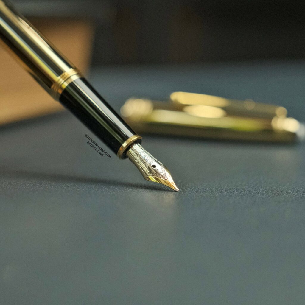 Bút Montblanc Meisterstuck Solitaire Gold & Black Fountain Pen 35979 - but montblanc meisterstuck solitaire gold amp black fountain pen 35979