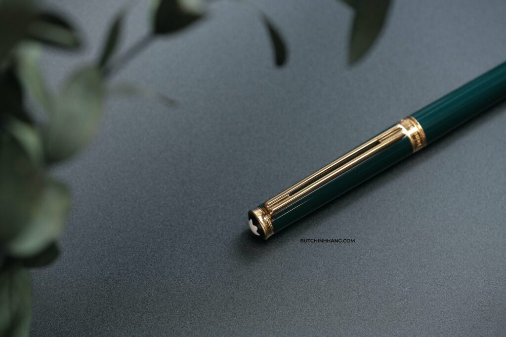 Màu xanh lục đầy mê hoặc đến từ mẫu bút Montblanc Noblesse Oblige Green Ballpoint Pen - mau xanh luc day me hoac den tu mau but montblanc noblesse oblige green ballpoint pen
