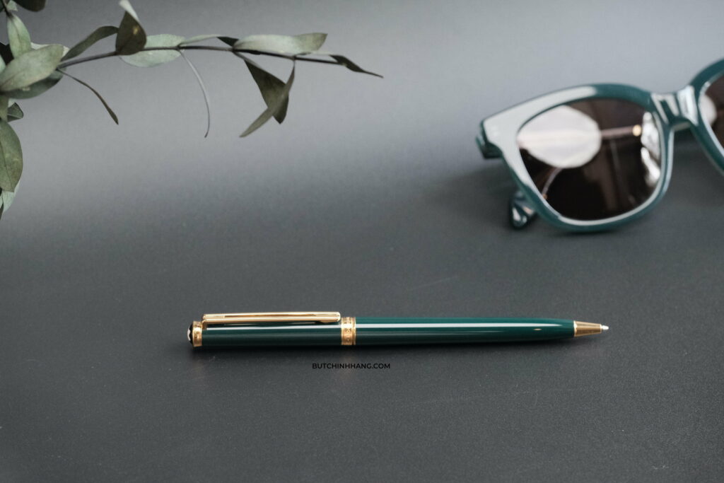 Màu xanh lục đầy mê hoặc đến từ mẫu bút Montblanc Noblesse Oblige Green Ballpoint Pen - mau xanh luc day me hoac den tu mau but montblanc noblesse oblige green ballpoint pen 2