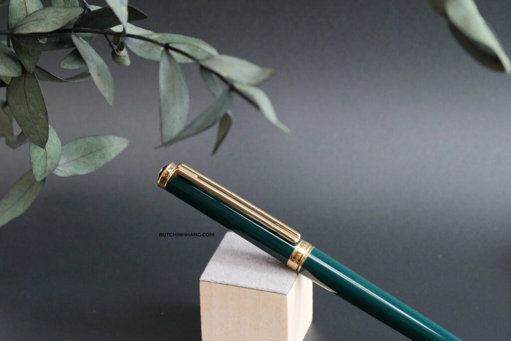 Màu xanh lục đầy mê hoặc đến từ mẫu bút Montblanc Noblesse Oblige Green Ballpoint Pen - mau xanh luc day me hoac den tu mau but montblanc noblesse oblige green ballpoint pen 3
