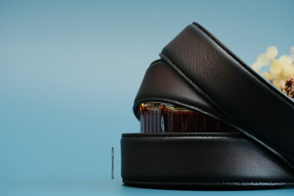 Montblanc Mens Brown Leather Rectangular Pin Buckle Belt - Màu nâu đỏ lịch thiệp nhưng cũng không kém phần phá cách - montblanc mens brown leather rectangular pin buckle belt mau nau do lich thiep nhung cung khong kem phan pha cach 3
