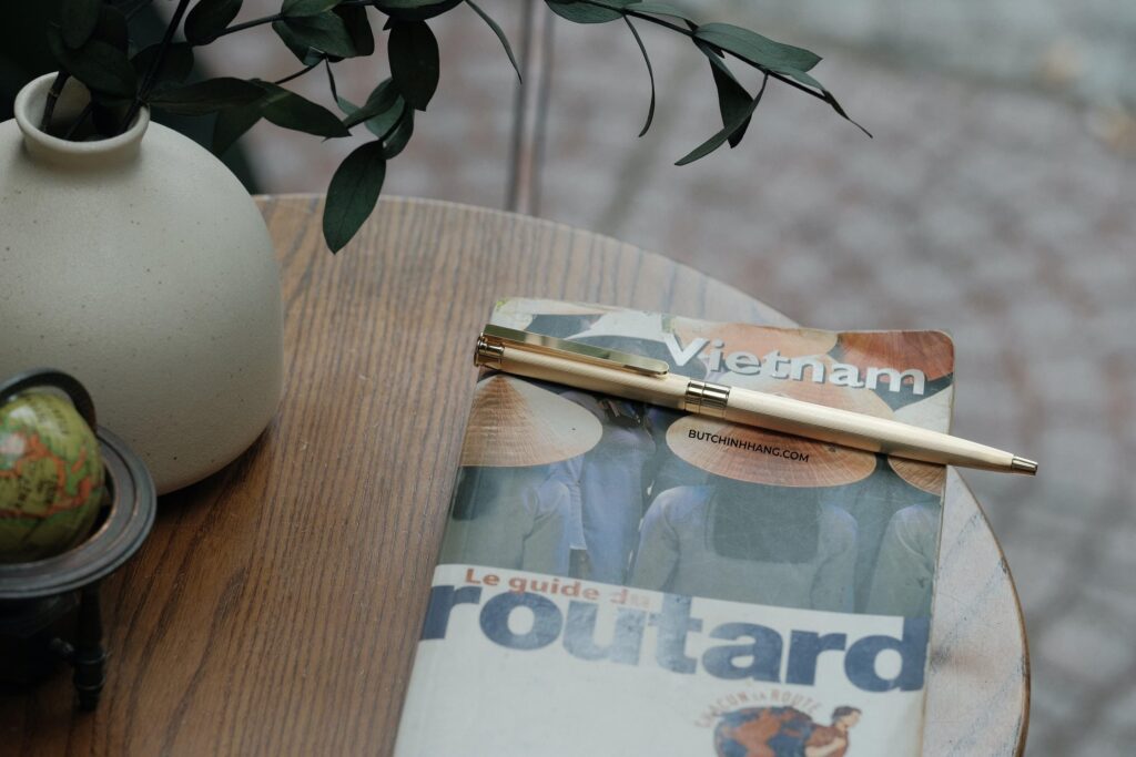 Một màu vàng quyến rũ và đầy mê hoặc của dòng bút Montblanc Noblesse Full Gold Plated  - mot mau vang quyen ru va day me hoac cua dong but montblanc noblesse full gold plated 5