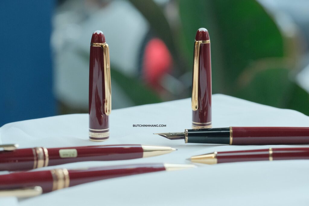 Classique Burgundy, sắc đỏ đậm đến từ thương hiệu Montblanc - classique burgundy sac do dam den tu thuong hieu montblanc 1
