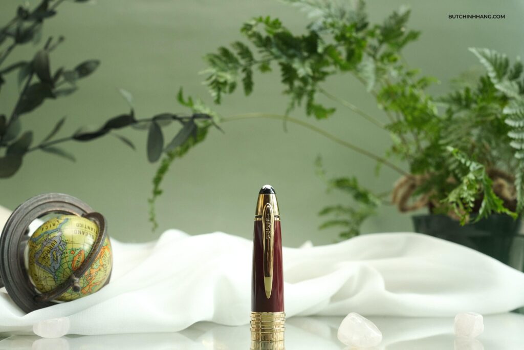 John F. Kennedy and the Burgundy Special Edition pen that Montblanc honors the former President of the United States - john f. kennedy and the burgundy special edition pen that montblanc honors the former President of the United States