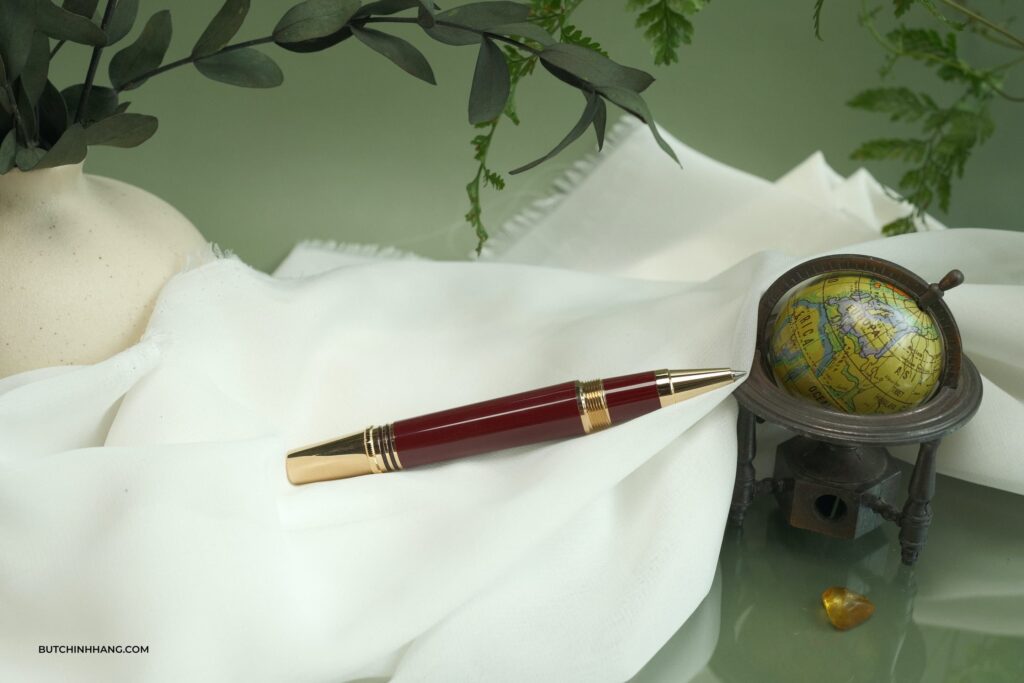 John F. Kennedy and the Burgundy Special Edition pen that Montblanc honors the former President of the United States - john f. kennedy and the burgundy special edition pen that montblanc honors the former President of the United States 2