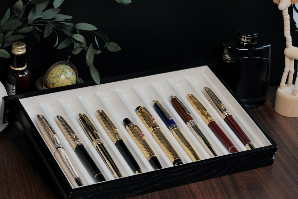 Màu mạ vàng đầy sức hút của Montblanc - mau ma vang day suc hut cua montblanc