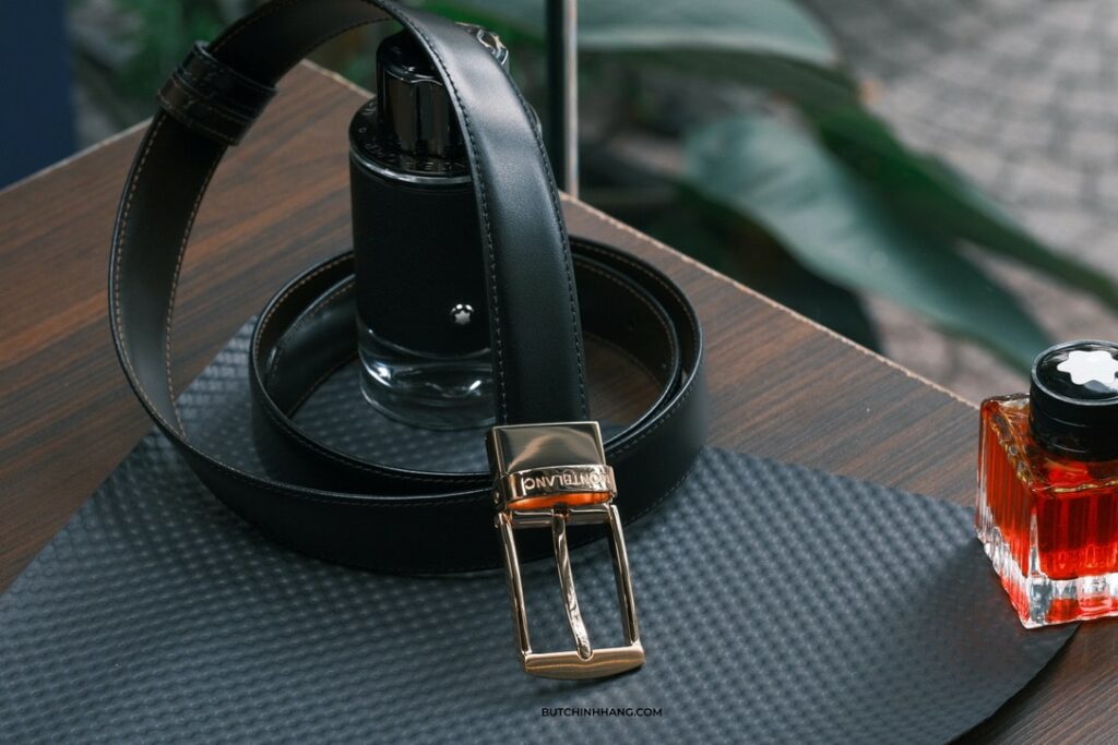 Mẫu thắt lưng vàng hồng và vuông vức - Montblanc Classic Line Reversible Belt - nhung mau kinh van phong de su dung cho tat ca moi nguoi