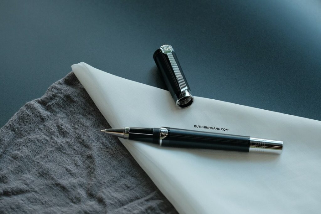 Remembering a legend, the Montblanc Donation Pen John Lennon Special Edition - a unique coral red version honors composer johann sebastian bach vi dai 4