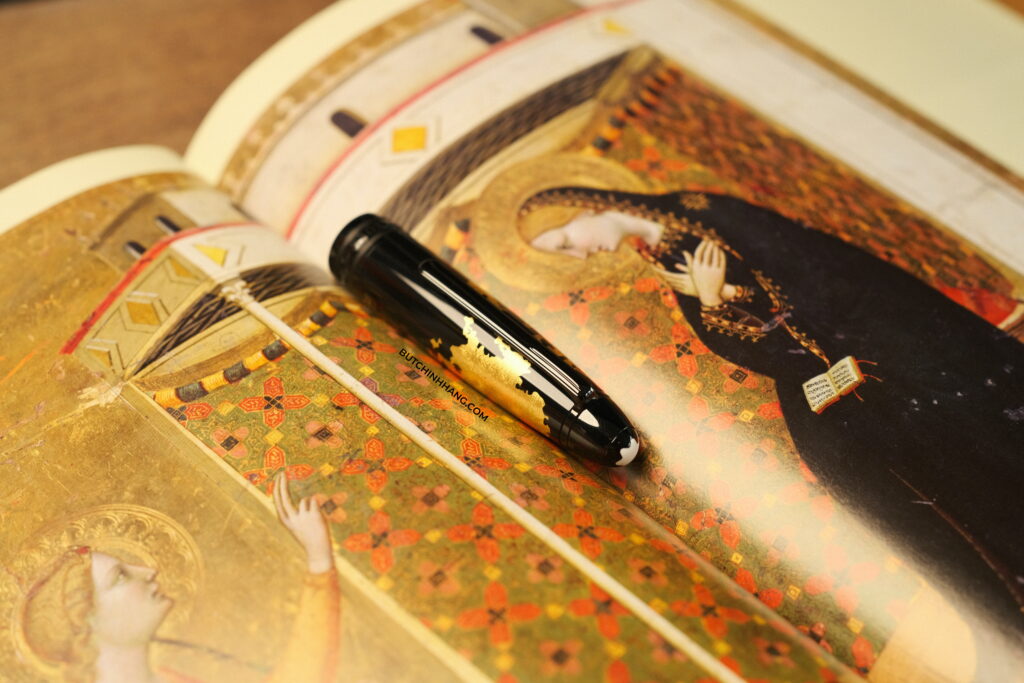 Nghệ thuật tỉ mỉ trên từng lá vàng - Mẫu bút bi Montblanc Meisterstuck Solitaire Calligraphy Gold Leaf đầy sắc sảo 048397D5 F4B6 429C AA15 F934CEF9532B 1 201 a